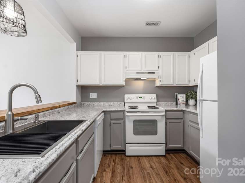 766 Marsh Road, Charlotte, NC 28209.  MLS# CAR4302355, YatesRealty ID 18058. 