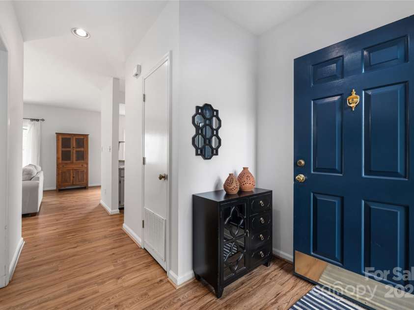 766 Marsh Road, Charlotte, NC 28209.  MLS# CAR4302355, YatesRealty ID 18058. 