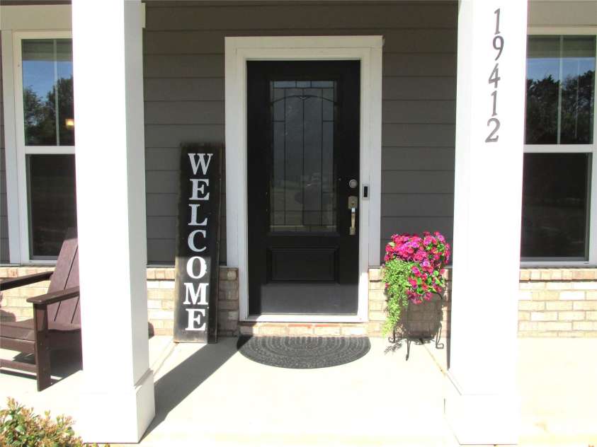19412 Bird Meadow Drive, Huntersville, NC 28078.  MLS# CAR4240722, YatesRealty ID 18059. 