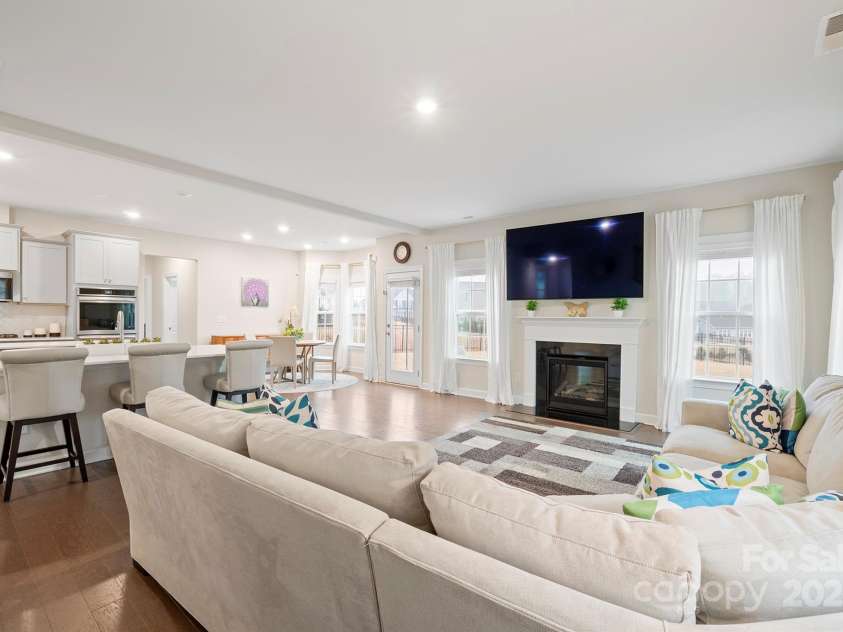 19412 Bird Meadow Drive, Huntersville, NC 28078.  MLS# CAR4240722, YatesRealty ID 18059. 