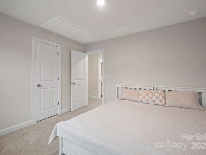 19412 Bird Meadow Drive, Huntersville, NC 28078.  MLS# CAR4240722, YatesRealty ID 18059. 