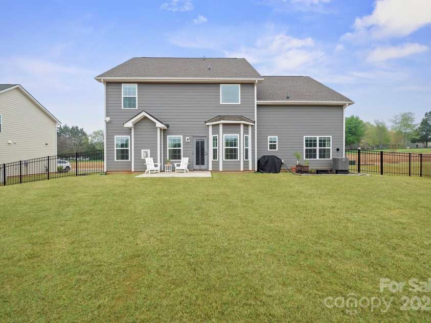 19412 Bird Meadow Drive, Huntersville, NC 28078.  MLS# CAR4240722, YatesRealty ID 18059. 