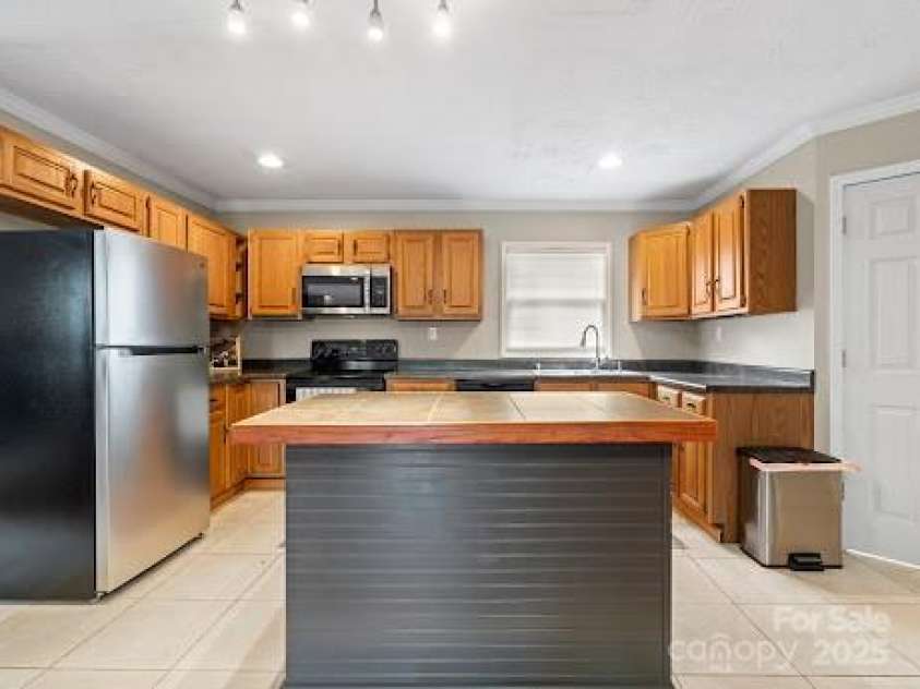 542 Duncan Creek Road, Fletcher, NC 28732.  MLS# CAR4231317, YatesRealty ID 1806. 