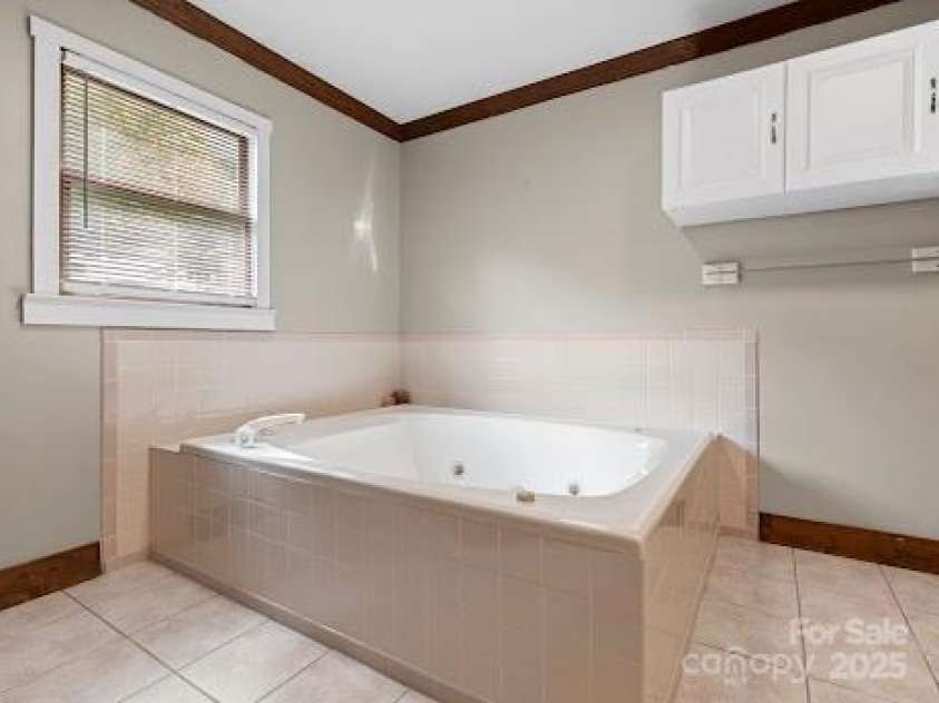 542 Duncan Creek Road, Fletcher, NC 28732.  MLS# CAR4231317, YatesRealty ID 1806. 