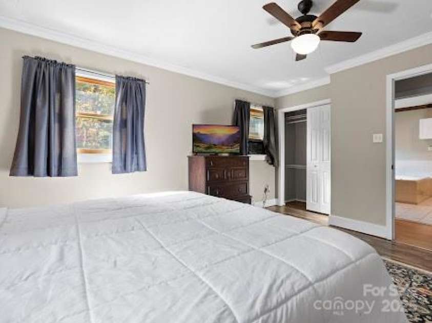 542 Duncan Creek Road, Fletcher, NC 28732.  MLS# CAR4231317, YatesRealty ID 1806. 