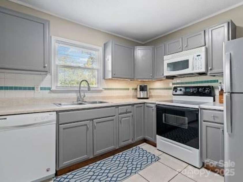 542 Duncan Creek Road, Fletcher, NC 28732.  MLS# CAR4231317, YatesRealty ID 1806. 