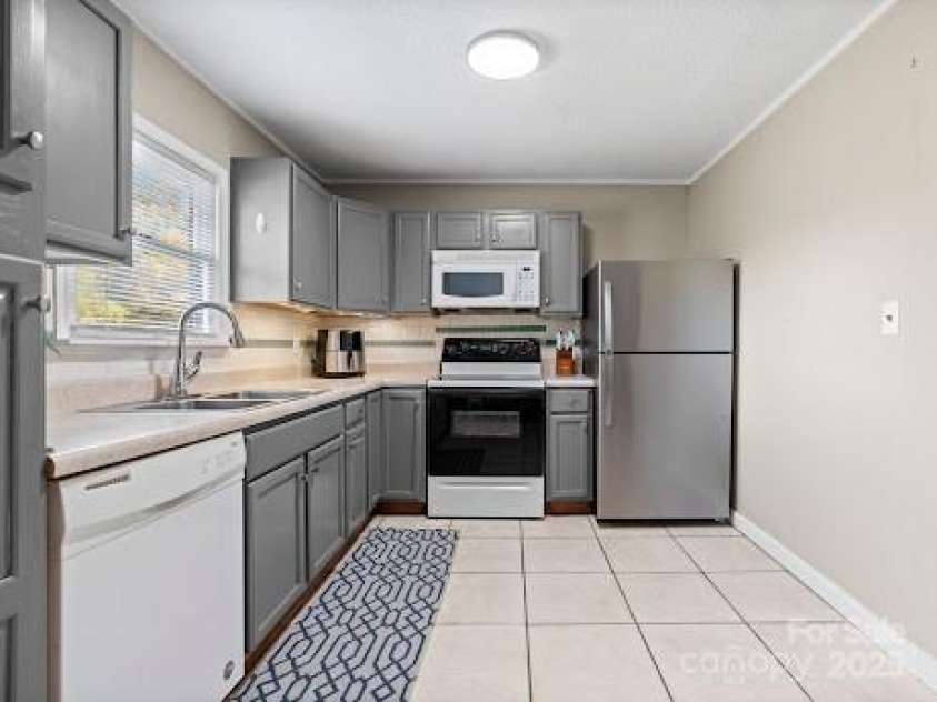 542 Duncan Creek Road, Fletcher, NC 28732.  MLS# CAR4231317, YatesRealty ID 1806. 