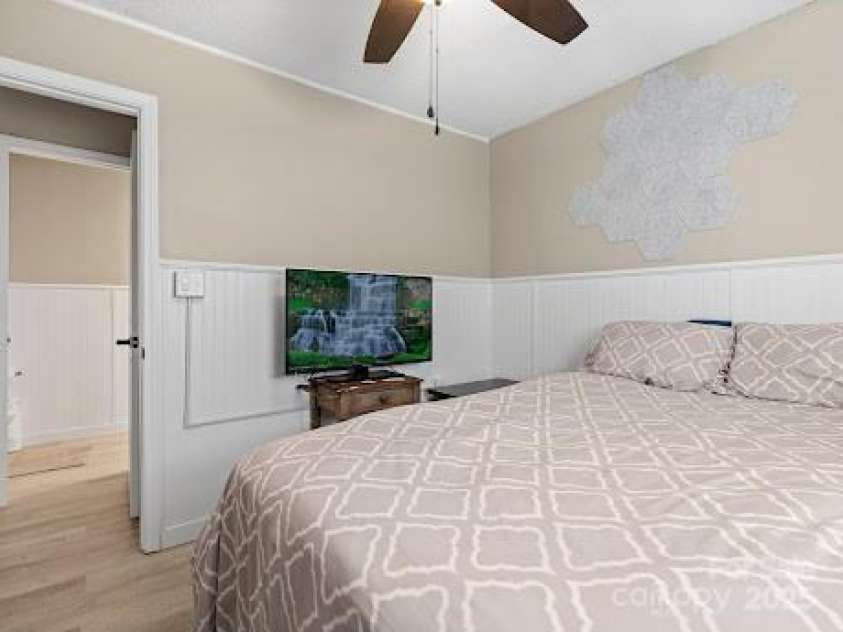 542 Duncan Creek Road, Fletcher, NC 28732.  MLS# CAR4231317, YatesRealty ID 1806. 