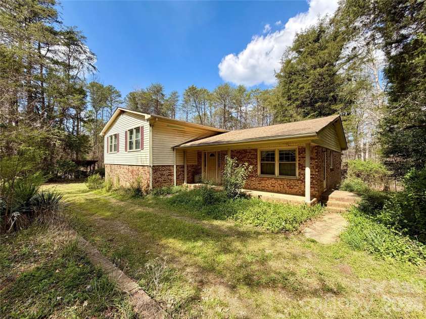 2925 Sparrow Springs Road, Gastonia, NC 28052.  MLS# CAR4377448, YatesRealty ID 18061. 