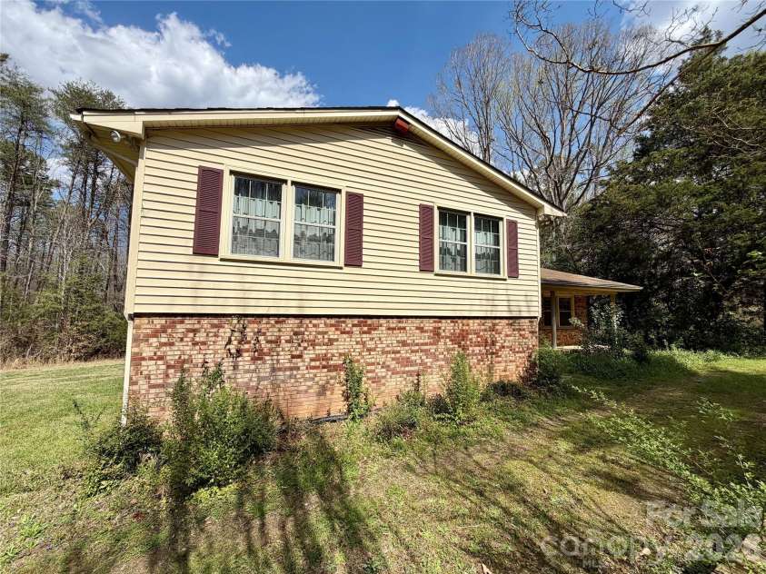 2925 Sparrow Springs Road, Gastonia, NC 28052.  MLS# CAR4377448, YatesRealty ID 18061. 