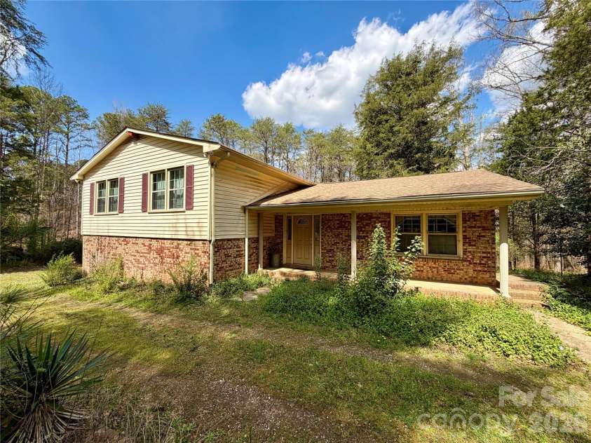 2925 Sparrow Springs Road, Gastonia, NC 28052.  MLS# CAR4377448, YatesRealty ID 18061. 