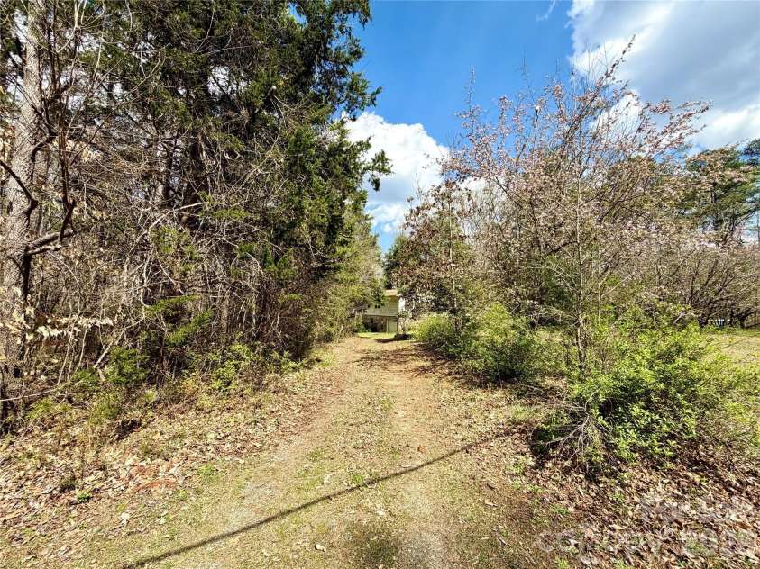 2925 Sparrow Springs Road, Gastonia, NC 28052.  MLS# CAR4377448, YatesRealty ID 18061. 