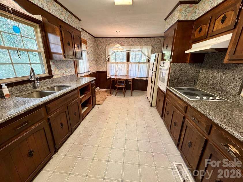 2925 Sparrow Springs Road, Gastonia, NC 28052.  MLS# CAR4377448, YatesRealty ID 18061. 