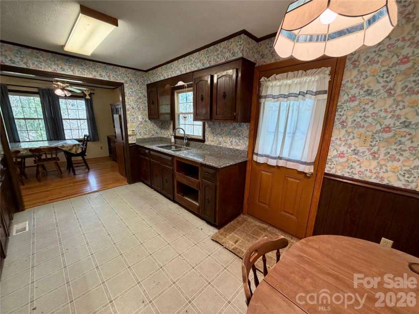 2925 Sparrow Springs Road, Gastonia, NC 28052.  MLS# CAR4377448, YatesRealty ID 18061. 
