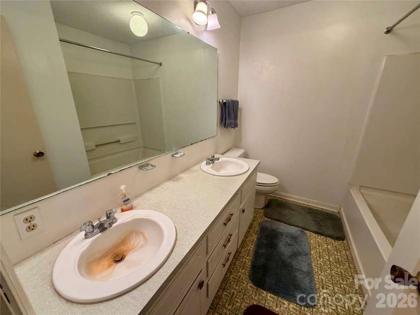 2925 Sparrow Springs Road, Gastonia, NC 28052.  MLS# CAR4377448, YatesRealty ID 18061. 