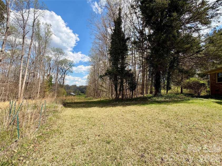 2925 Sparrow Springs Road, Gastonia, NC 28052.  MLS# CAR4377448, YatesRealty ID 18061. 