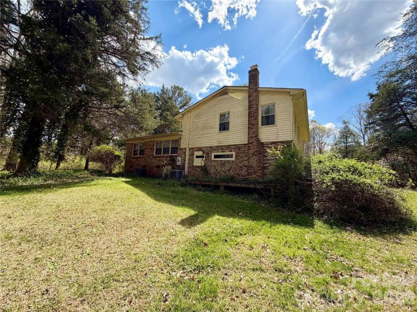2925 Sparrow Springs Road, Gastonia, NC 28052.  MLS# CAR4377448, YatesRealty ID 18061. 