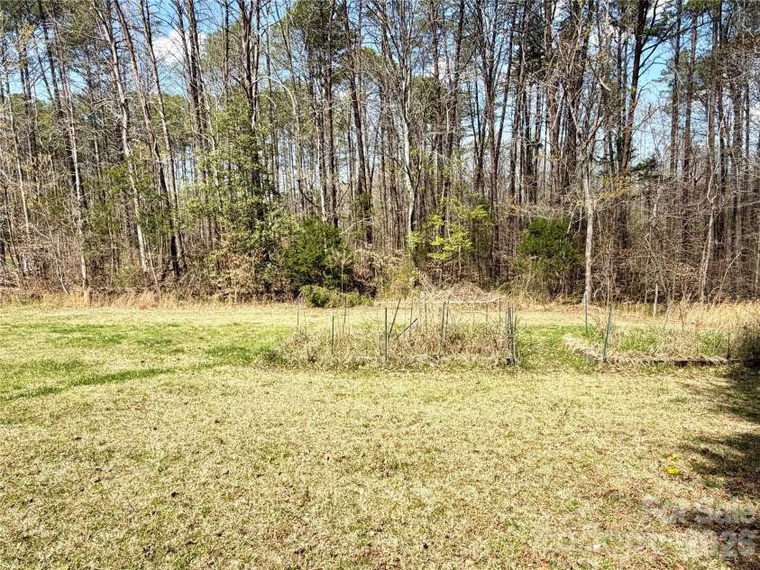 2925 Sparrow Springs Road, Gastonia, NC 28052.  MLS# CAR4377448, YatesRealty ID 18061. 