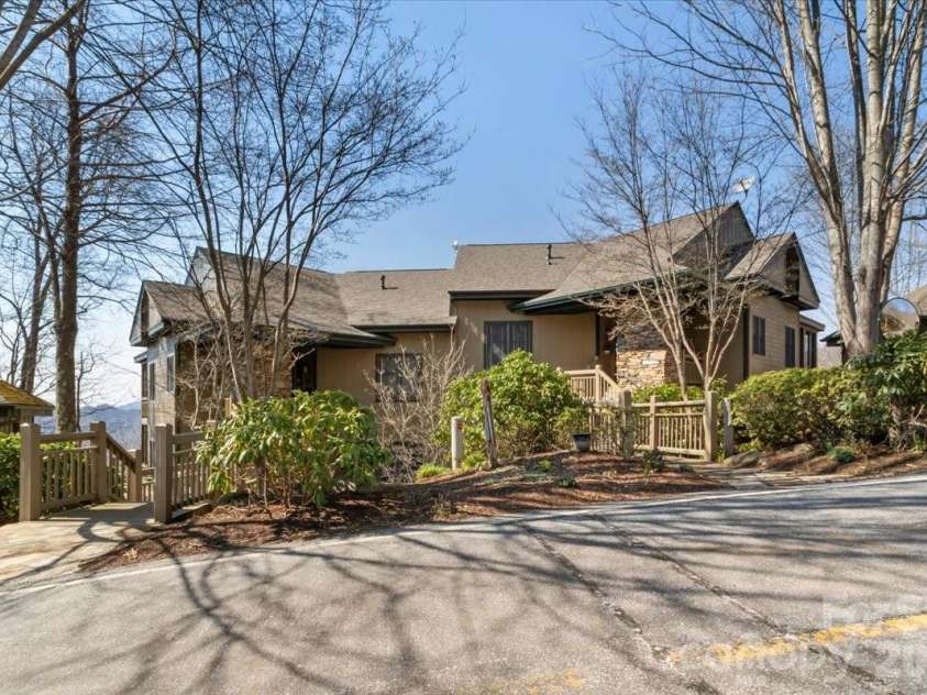 600 Andrew Banks Road, Burnsville, NC 28714.  MLS# CAR4376587, YatesRealty ID 18063. 