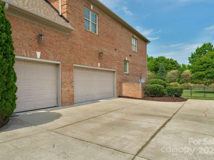 9008 Skipaway Drive, Waxhaw, NC 28173.  MLS# CAR4244086, YatesRealty ID 18063. 3 car Garage