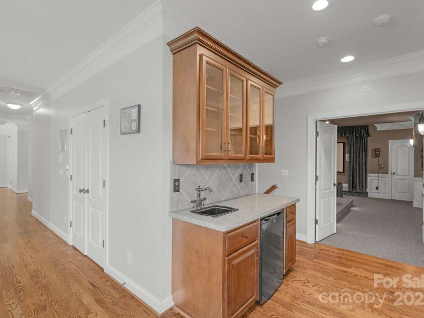 9008 Skipaway Drive, Waxhaw, NC 28173.  MLS# CAR4244086, YatesRealty ID 18063. Bar Area