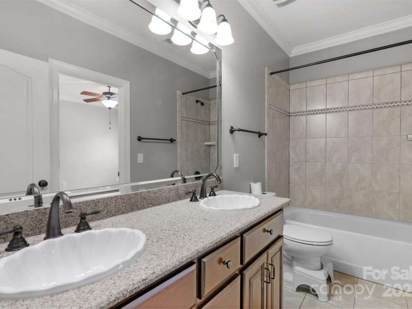 9008 Skipaway Drive, Waxhaw, NC 28173.  MLS# CAR4244086, YatesRealty ID 18063. Bathroom