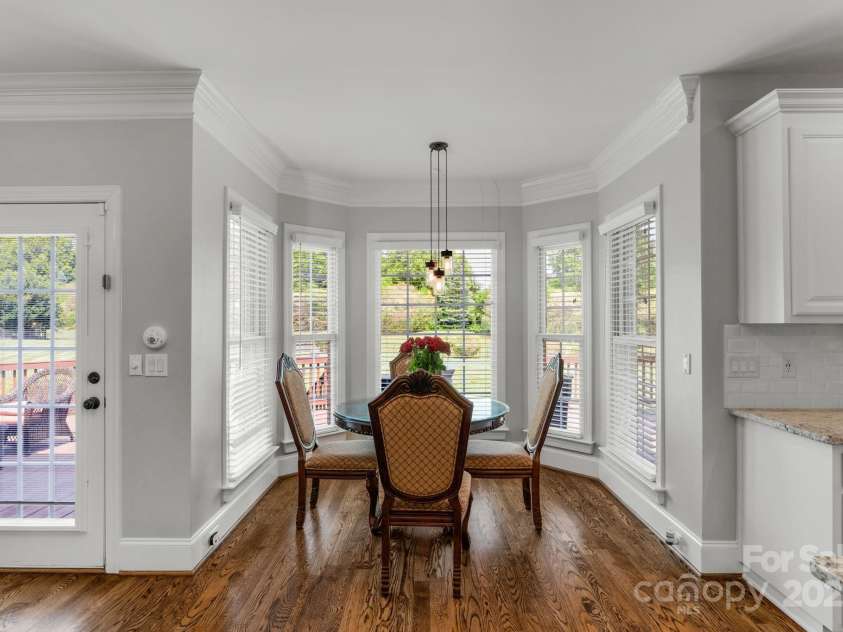 9008 Skipaway Drive, Waxhaw, NC 28173.  MLS# CAR4244086, YatesRealty ID 18063. Breakfast Area