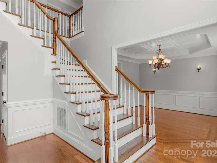 9008 Skipaway Drive, Waxhaw, NC 28173.  MLS# CAR4244086, YatesRealty ID 18063. Entrance  Nook