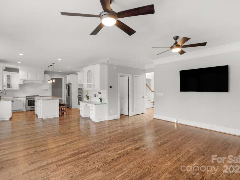 9008 Skipaway Drive, Waxhaw, NC 28173.  MLS# CAR4244086, YatesRealty ID 18063. Family room