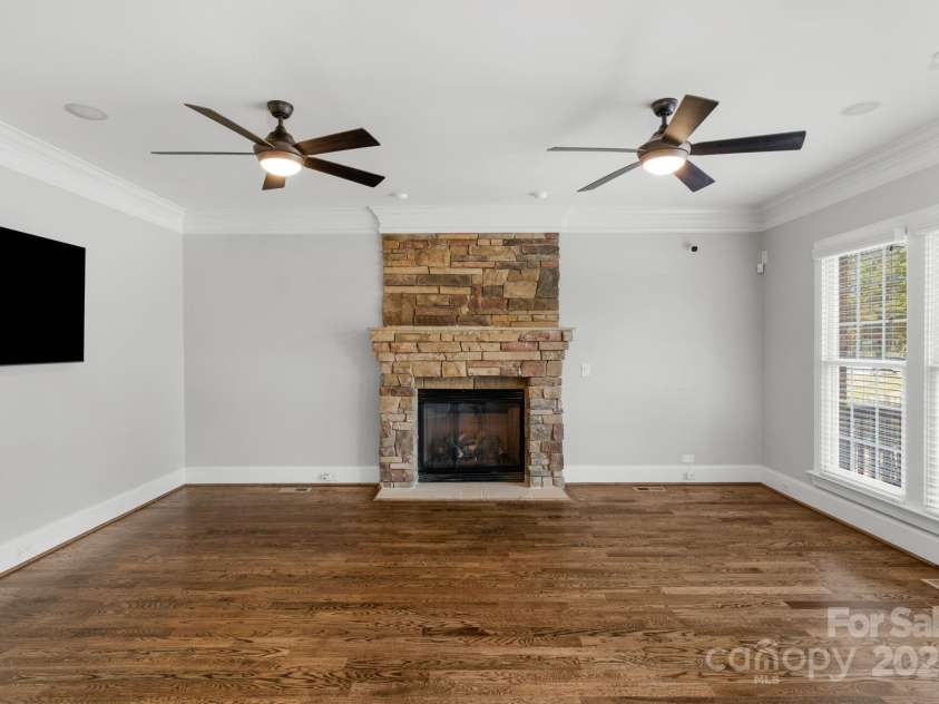 9008 Skipaway Drive, Waxhaw, NC 28173.  MLS# CAR4244086, YatesRealty ID 18063. Family room