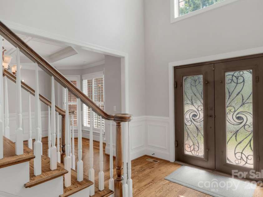 9008 Skipaway Drive, Waxhaw, NC 28173.  MLS# CAR4244086, YatesRealty ID 18063. Foyer