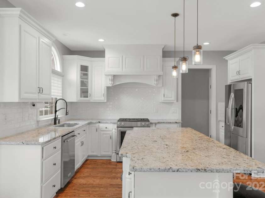 9008 Skipaway Drive, Waxhaw, NC 28173.  MLS# CAR4244086, YatesRealty ID 18063. Kitchen