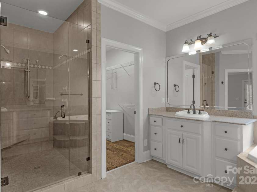 9008 Skipaway Drive, Waxhaw, NC 28173.  MLS# CAR4244086, YatesRealty ID 18063. Master bathroom