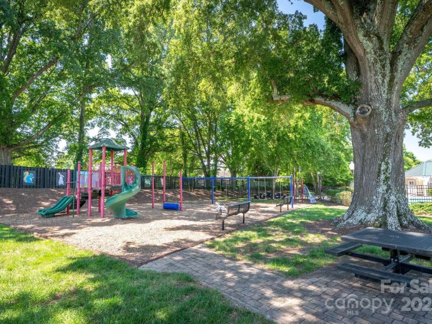 9008 Skipaway Drive, Waxhaw, NC 28173.  MLS# CAR4244086, YatesRealty ID 18063. Park