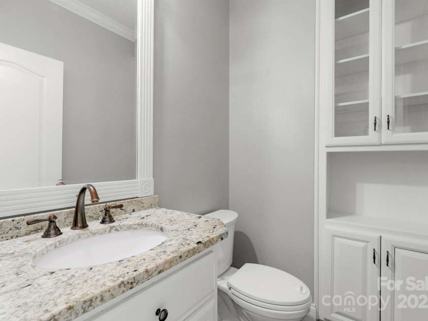 9008 Skipaway Drive, Waxhaw, NC 28173.  MLS# CAR4244086, YatesRealty ID 18063. Powder Room