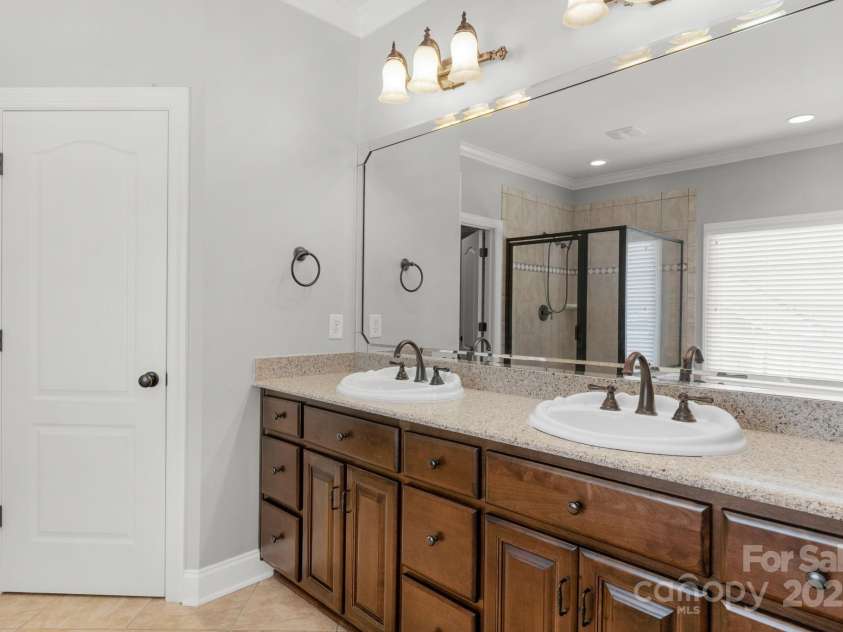9008 Skipaway Drive, Waxhaw, NC 28173.  MLS# CAR4244086, YatesRealty ID 18063. Primary Bathroom