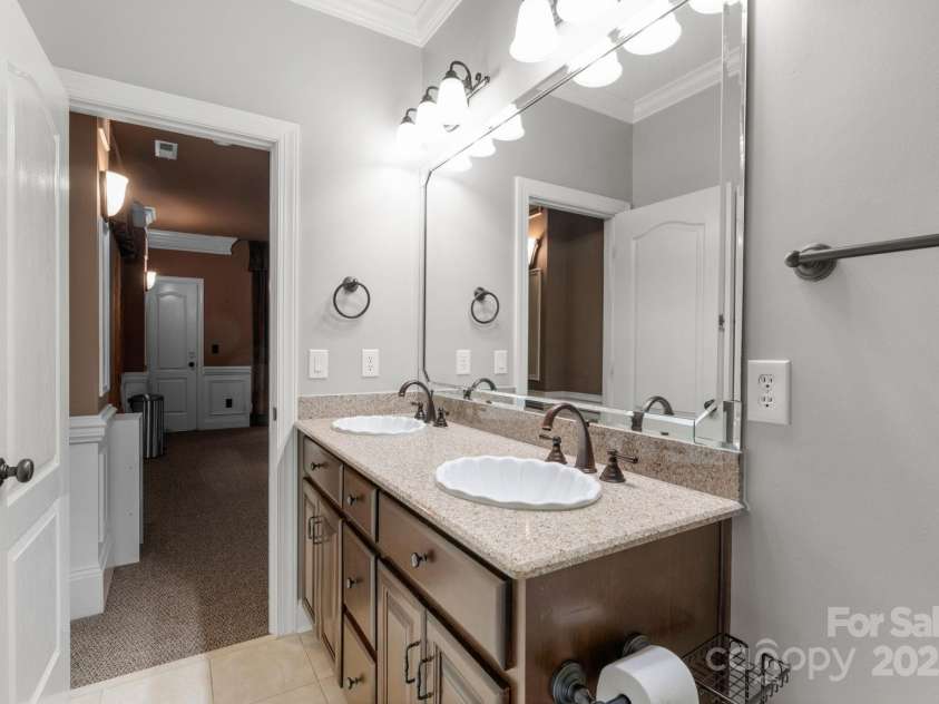 9008 Skipaway Drive, Waxhaw, NC 28173.  MLS# CAR4244086, YatesRealty ID 18063. Secondary Bathrooms