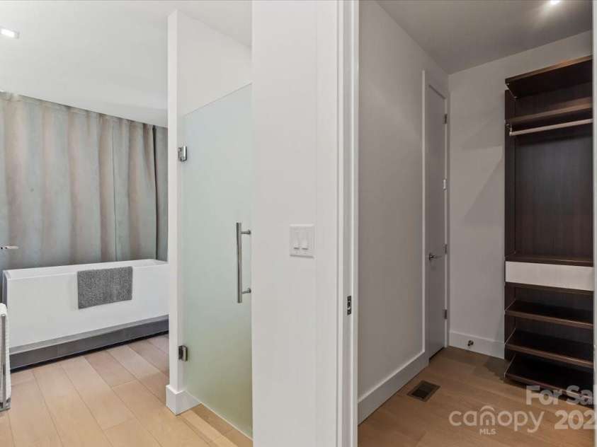 1620 Tryon Street, Charlotte, NC 28203.  MLS# CAR4264066, YatesRealty ID 18066. 
