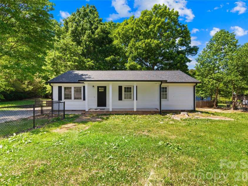4307 Freeport Drive, Gastonia, NC 28052.  MLS# CAR4373446, YatesRealty ID 18068. 