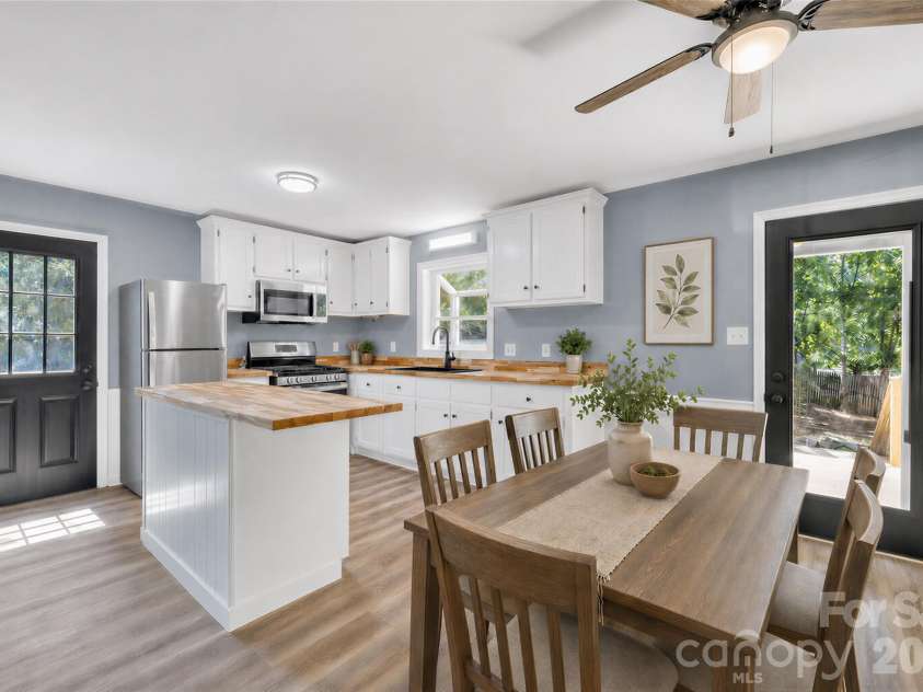 4307 Freeport Drive, Gastonia, NC 28052.  MLS# CAR4373446, YatesRealty ID 18068. 
