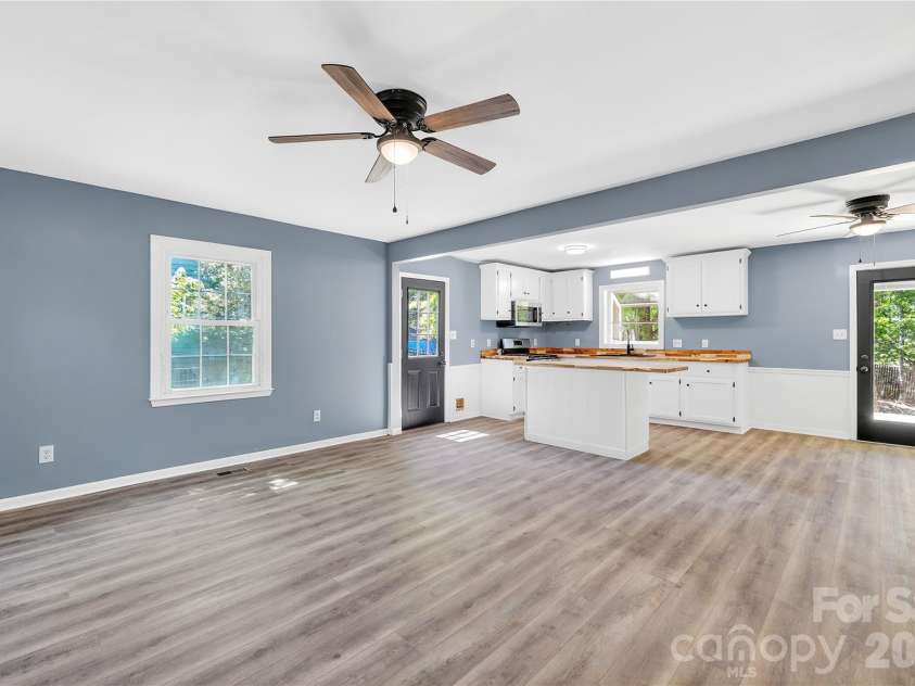 4307 Freeport Drive, Gastonia, NC 28052.  MLS# CAR4373446, YatesRealty ID 18068. 