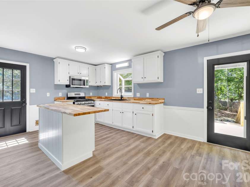 4307 Freeport Drive, Gastonia, NC 28052.  MLS# CAR4373446, YatesRealty ID 18068. 