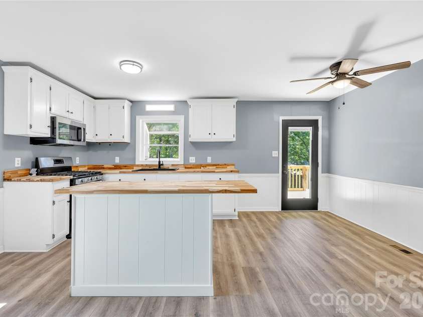4307 Freeport Drive, Gastonia, NC 28052.  MLS# CAR4373446, YatesRealty ID 18068. 