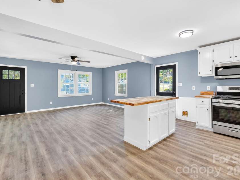 4307 Freeport Drive, Gastonia, NC 28052.  MLS# CAR4373446, YatesRealty ID 18068. 