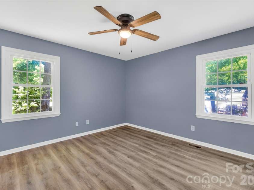 4307 Freeport Drive, Gastonia, NC 28052.  MLS# CAR4373446, YatesRealty ID 18068. 