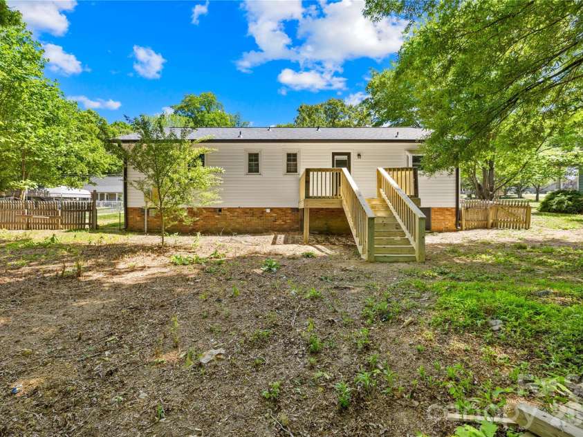 4307 Freeport Drive, Gastonia, NC 28052.  MLS# CAR4373446, YatesRealty ID 18068. 