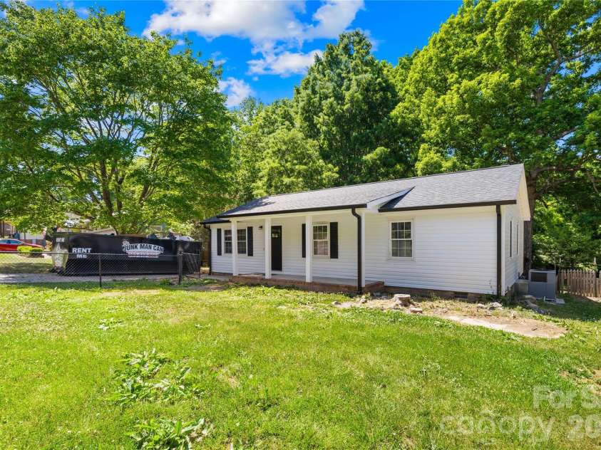 4307 Freeport Drive, Gastonia, NC 28052.  MLS# CAR4373446, YatesRealty ID 18068. 