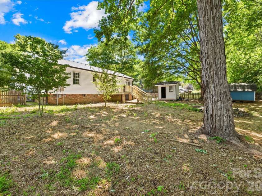 4307 Freeport Drive, Gastonia, NC 28052.  MLS# CAR4373446, YatesRealty ID 18068. 