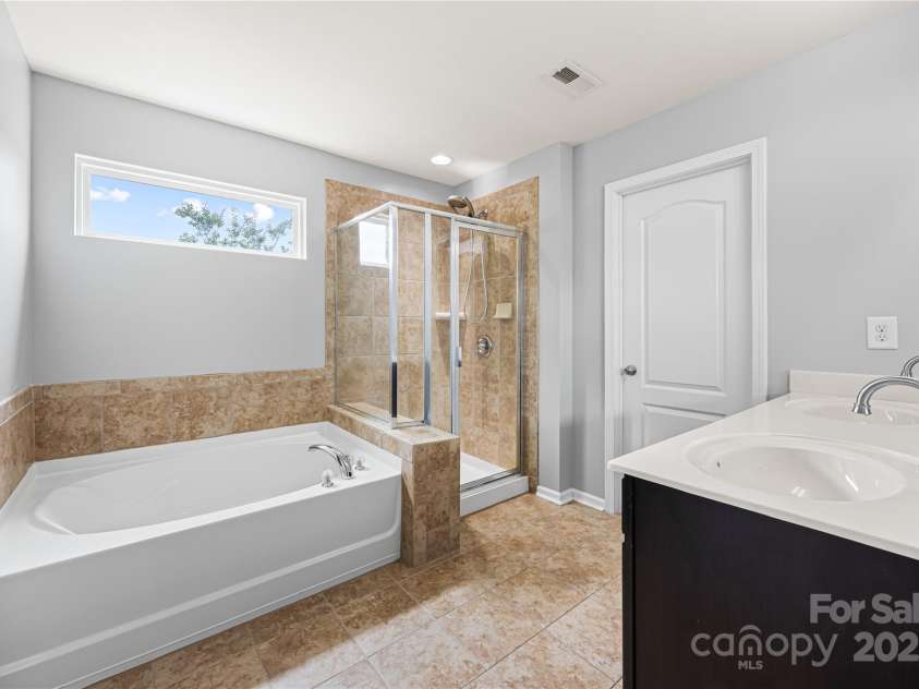 8400 Empress Court, Charlotte, NC 28227.  MLS# CAR4267354, YatesRealty ID 18068. 