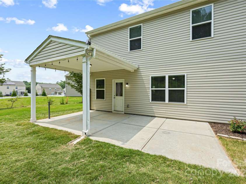 8400 Empress Court, Charlotte, NC 28227.  MLS# CAR4267354, YatesRealty ID 18068. 